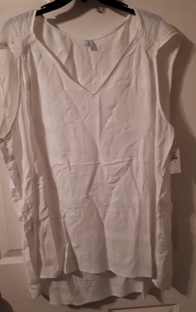 BNWT V-neck Tonal-Windowpane ruched-Shoulder top